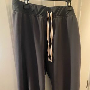 Charcoal grey women’s figs Livingston scrub pant